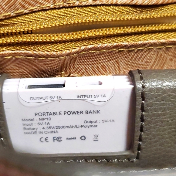 Sakroots Charging Station Clutch  Wristlet Bag - Picture 8 of 10